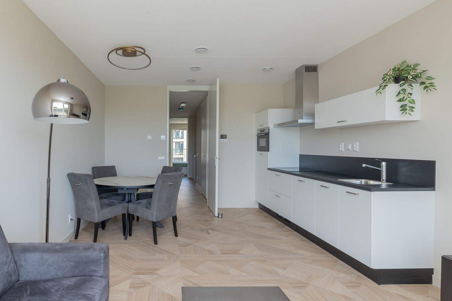 Image 19 of 27