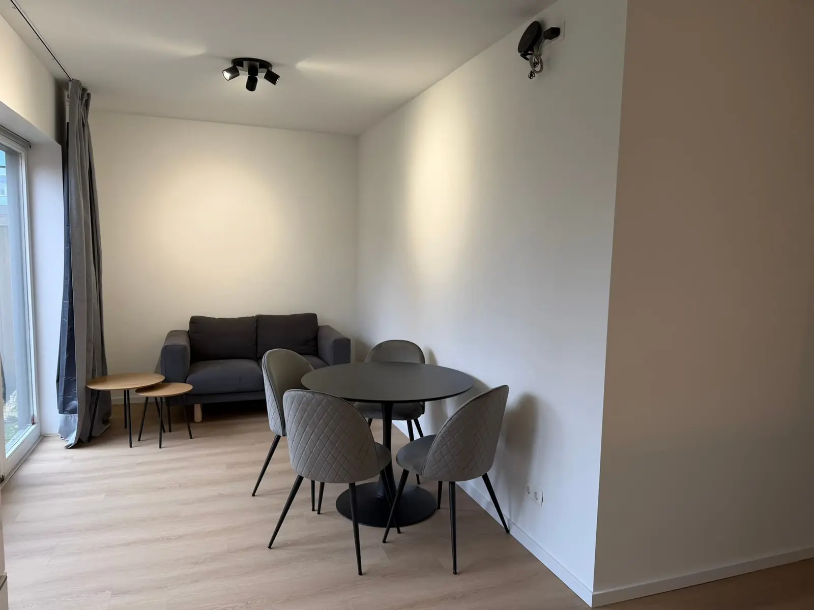 Image 4 of 8