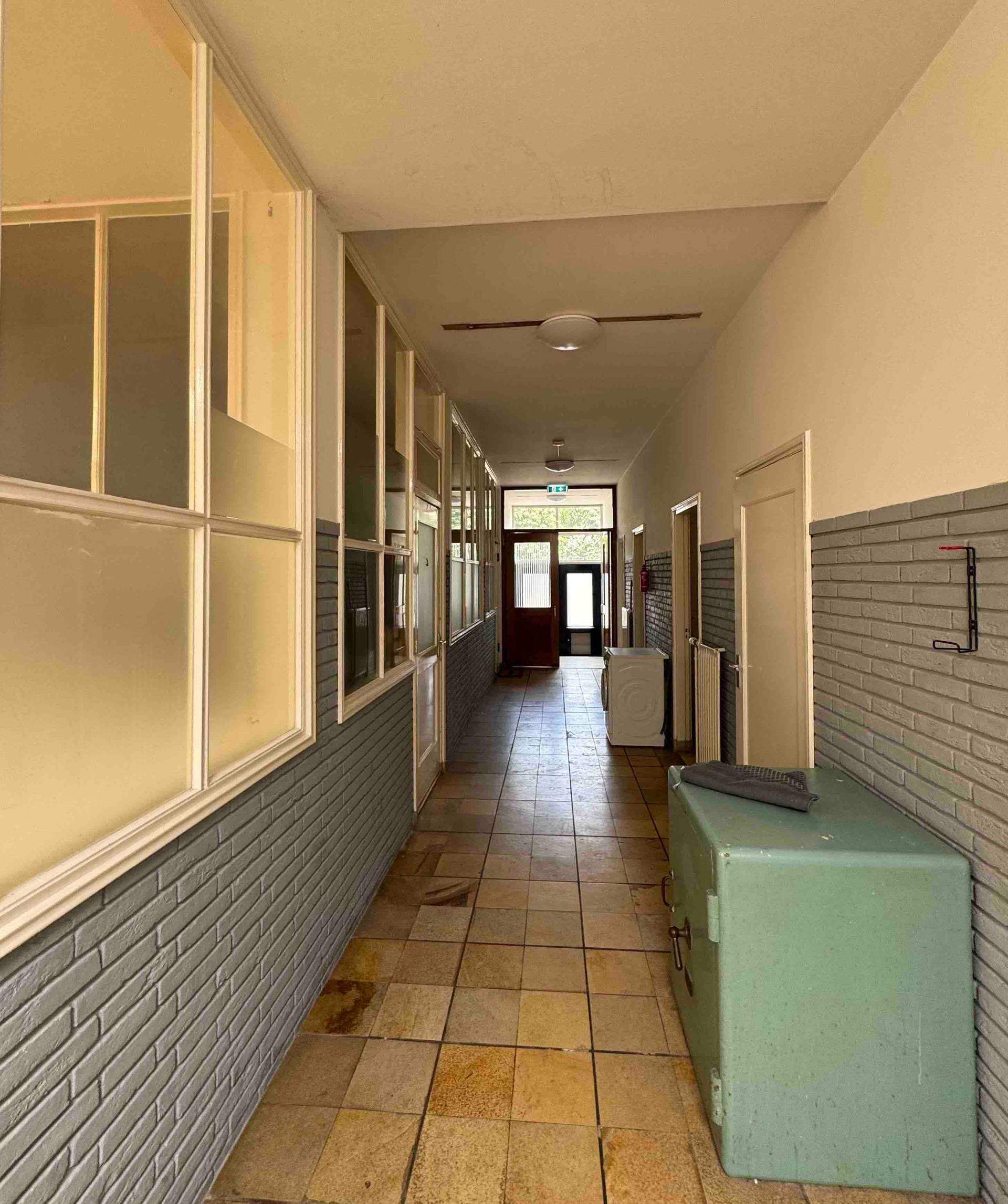Image 3 of 7