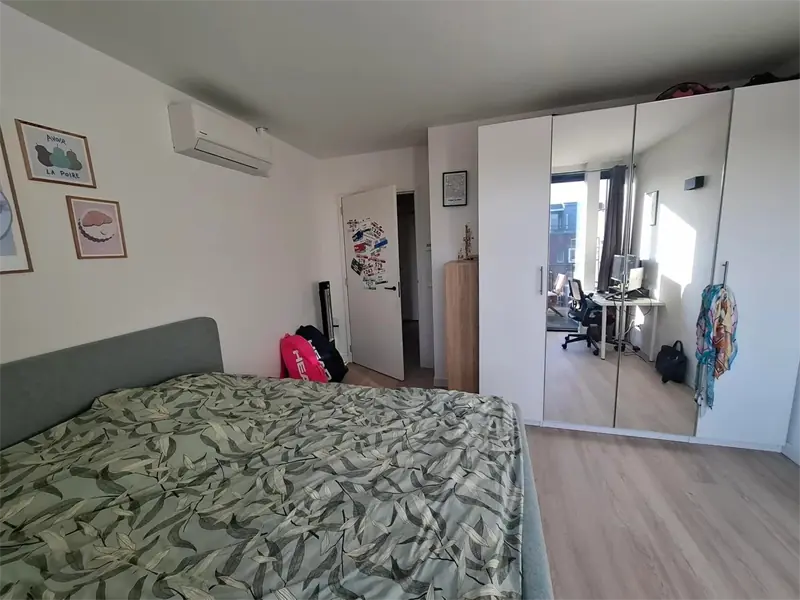 Image 4 of 6