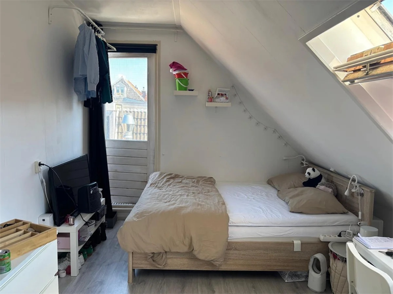 Image 4 of 14