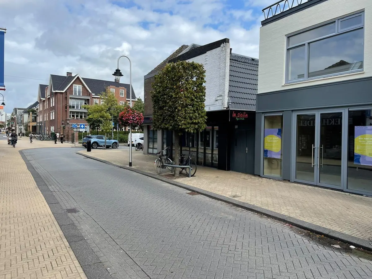 Afbeelding 2 van 16