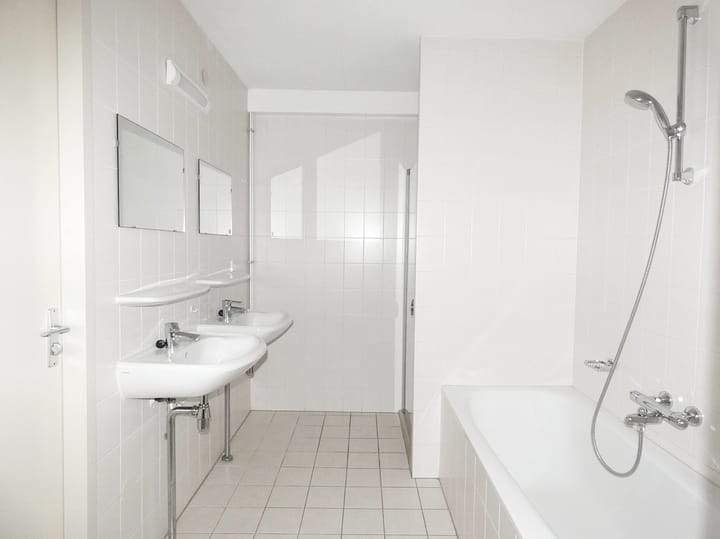 Image 10 of 21