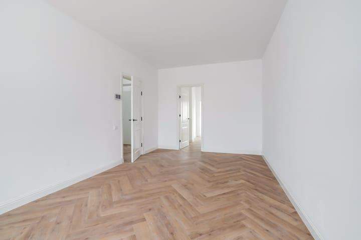 Image 2 of 22