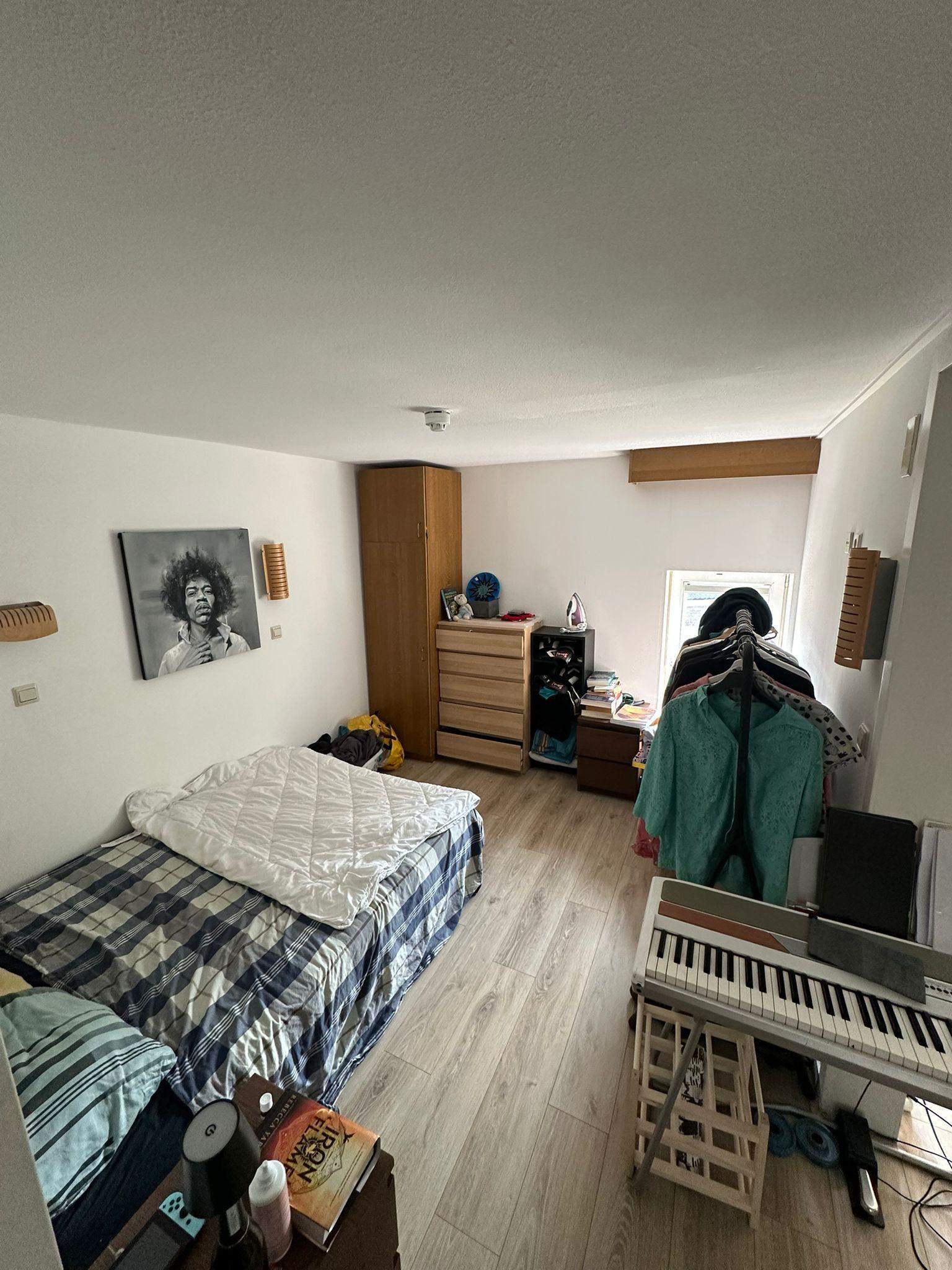 Image 2 of 10