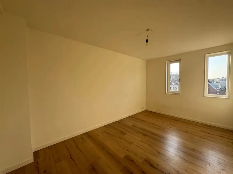 Image 3 of 6