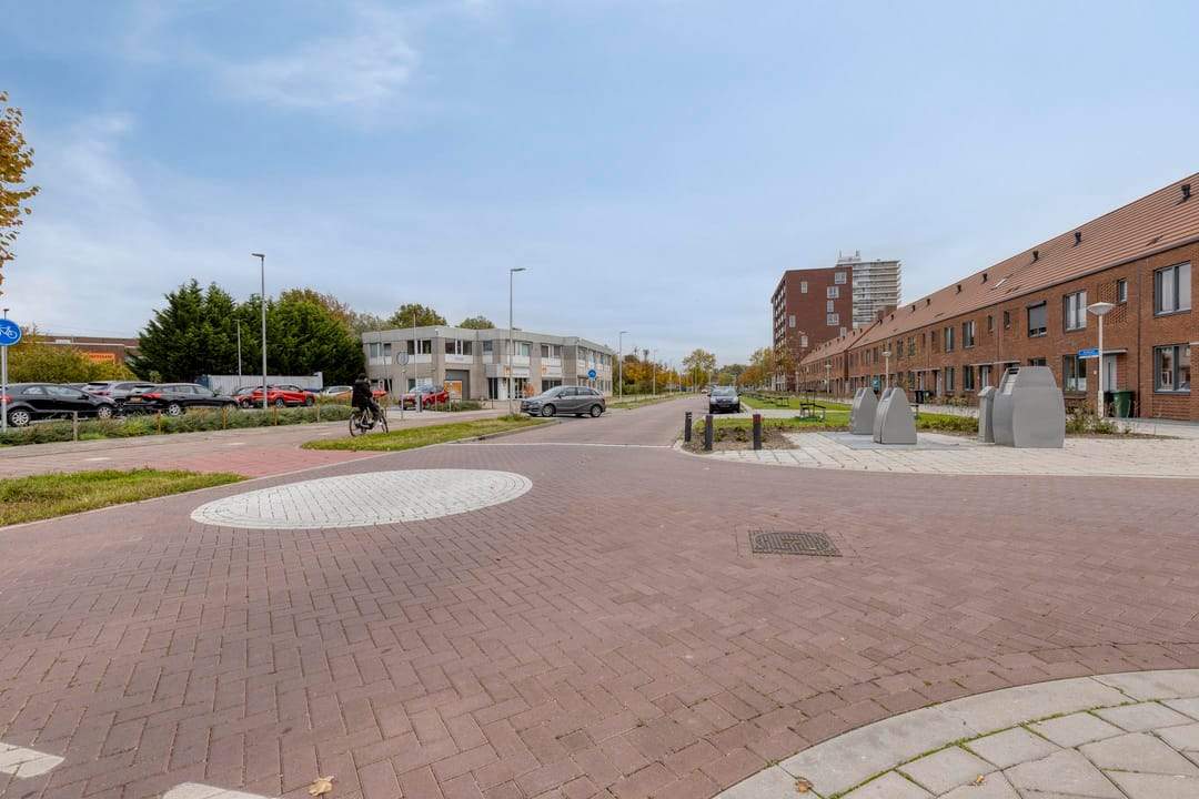 Image 28 of 30