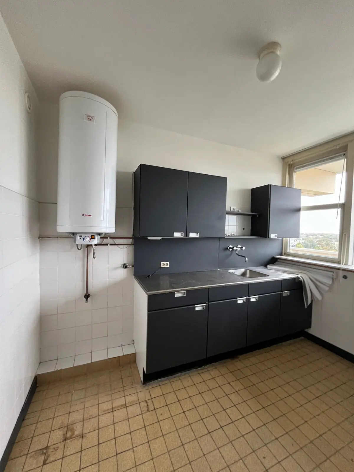 Image 10 of 16