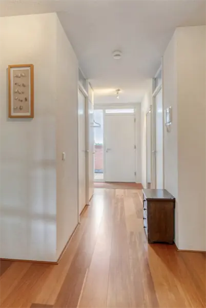 Image 3 of 7