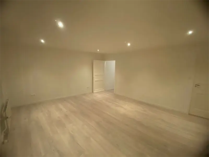 Image 6 of 11
