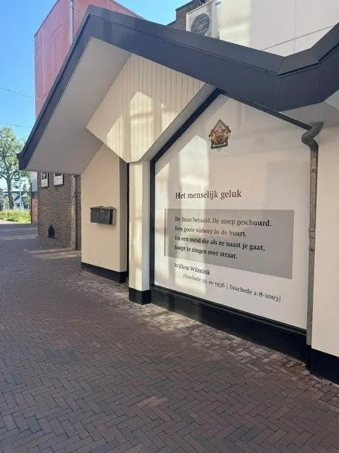 Image 2 of 25