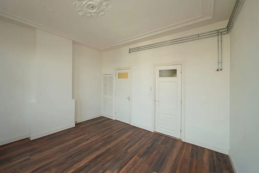 Image 11 of 18