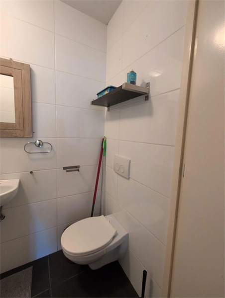 Image 4 of 4