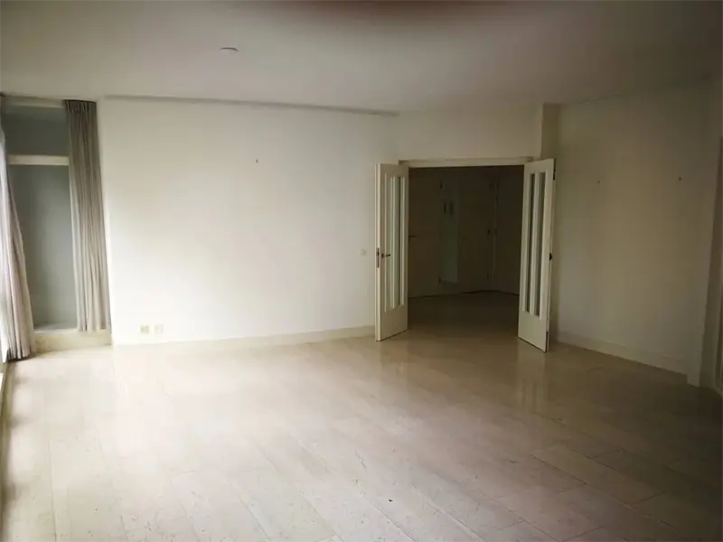 Image 4 of 19