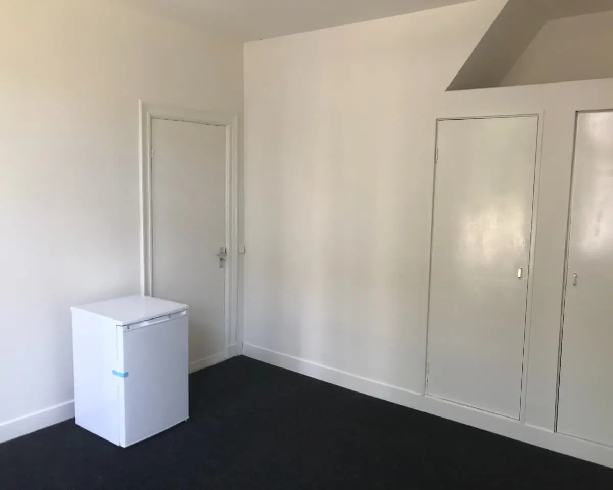 Image 2 of 8
