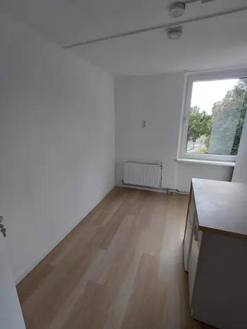 Habitación para estudiantes con cocina privada en Noordeind, Emmen - En alquiler