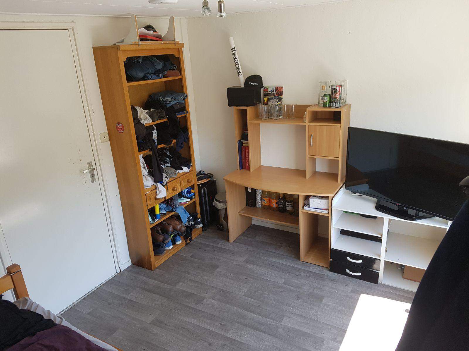 Image 3 of 8