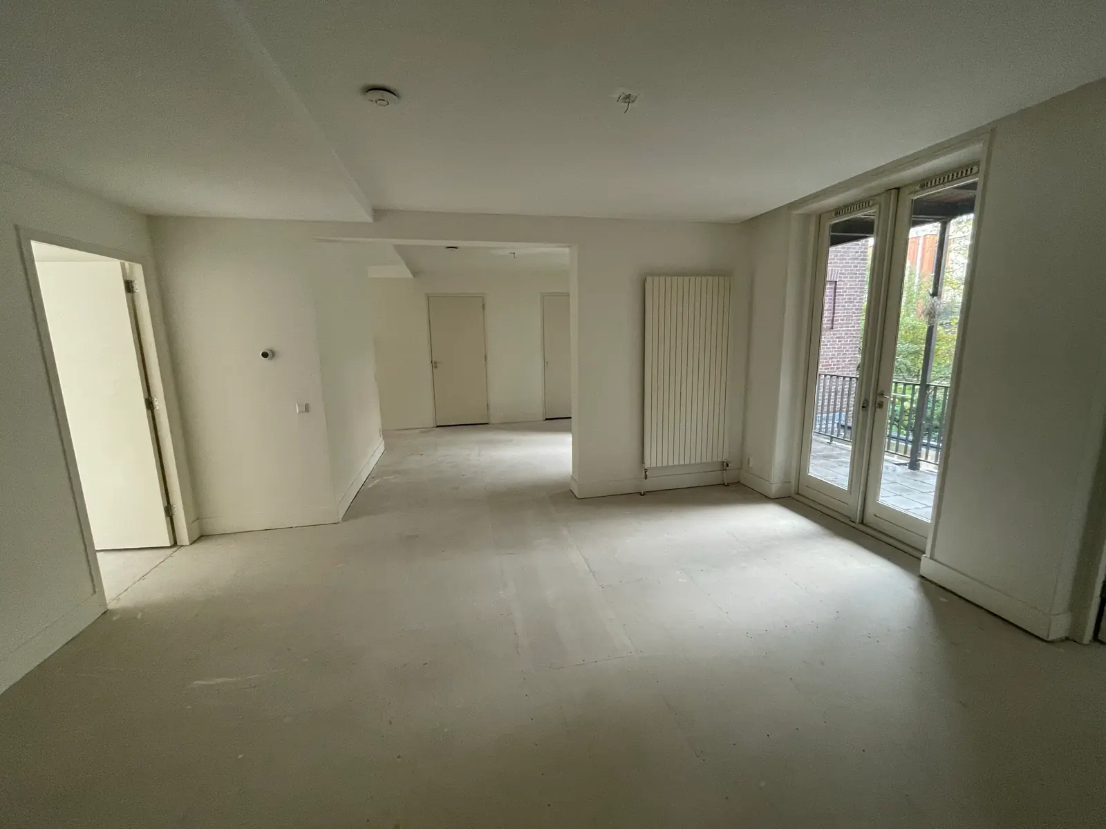 Image 4 of 19