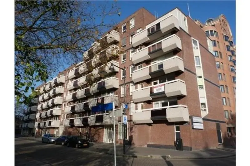 Image 1 sur 4