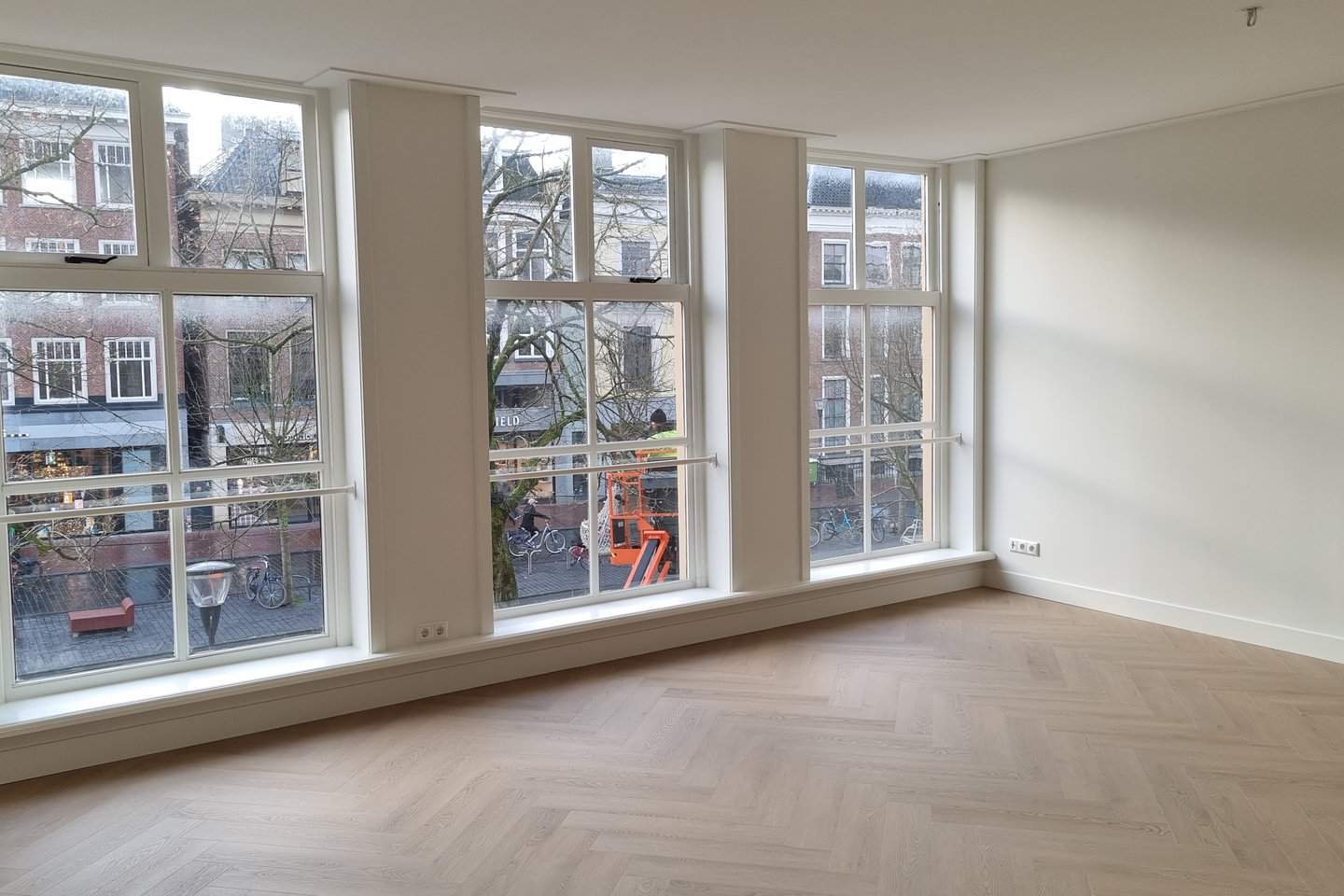 Bild 1 von 12