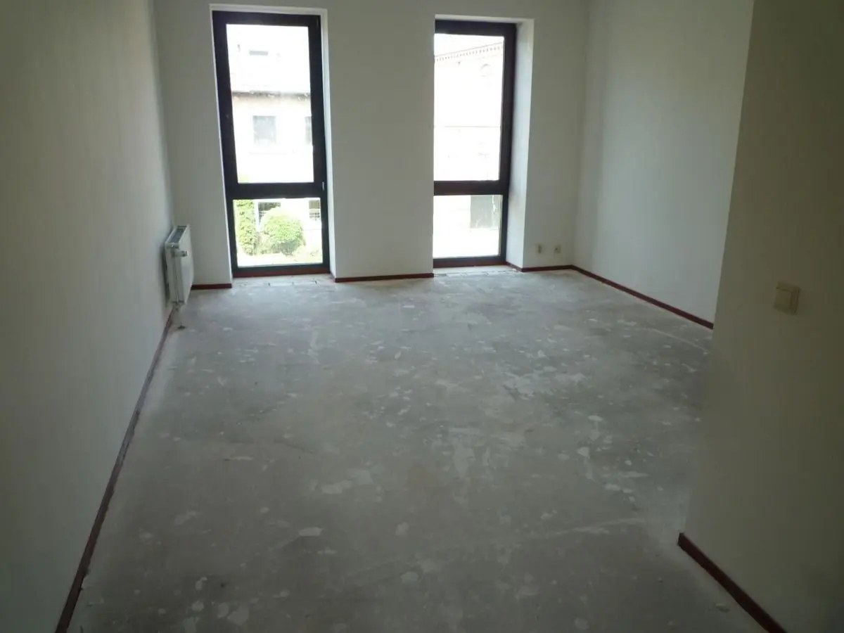 Image 3 of 6