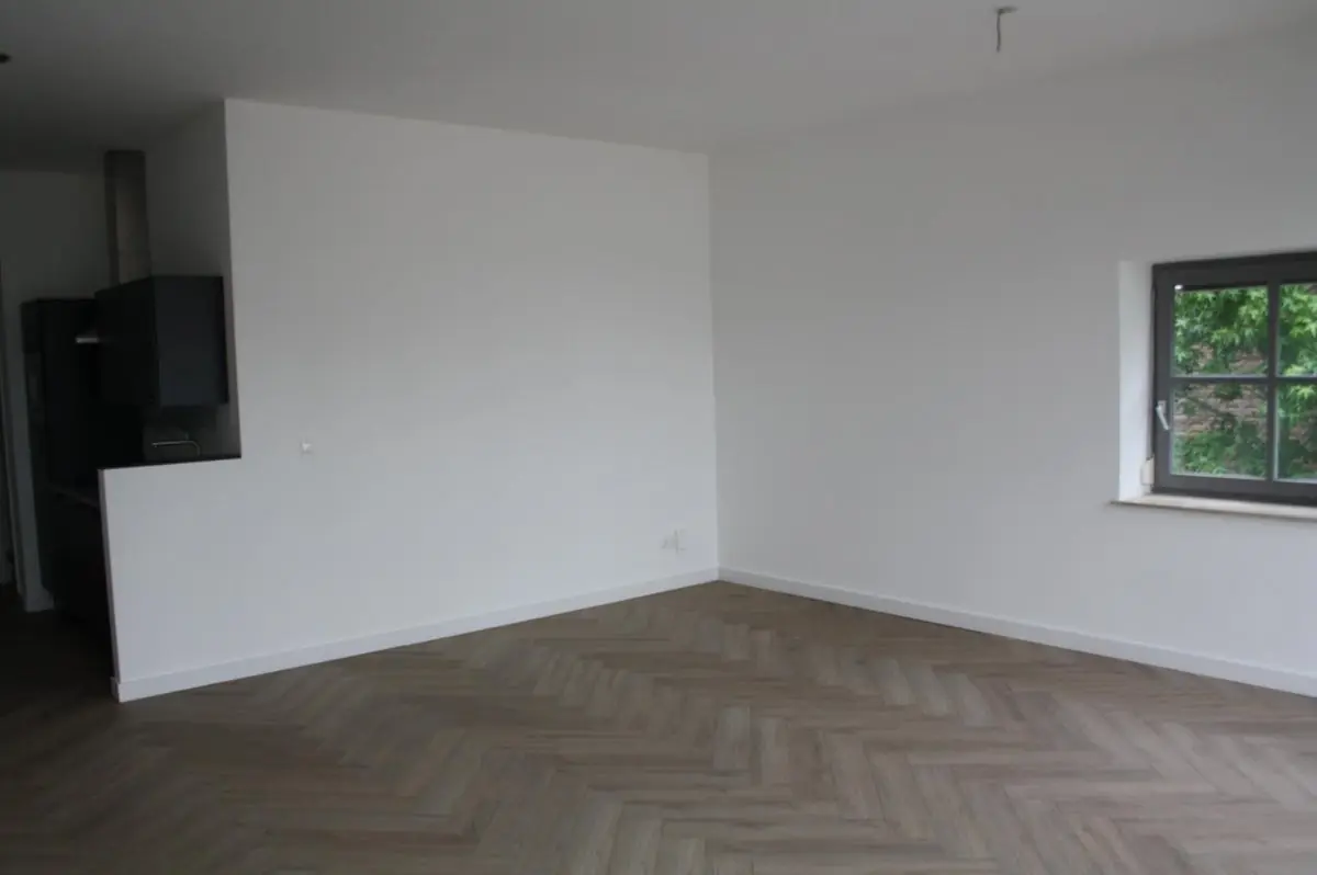 Image 10 of 21