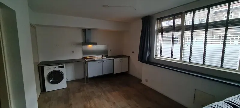 Image 4 of 4