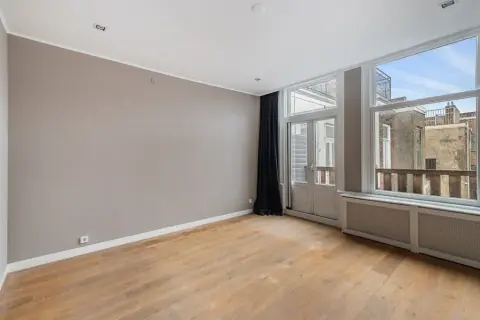 Double Upper Floor Apartment Johannes Verhulststraat, Amsterdam Oud-Zuid - For Rent