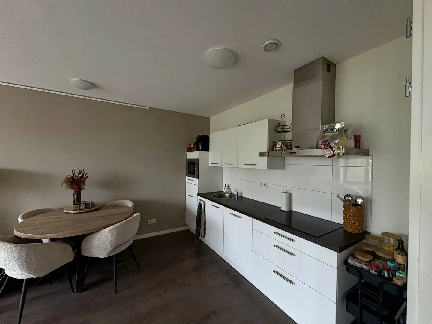 Image 4 of 6