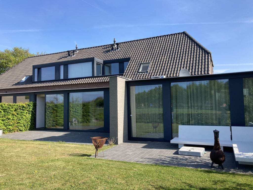 Bild 1 von 48
