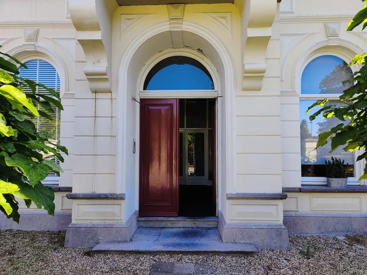 Image 2 of 12