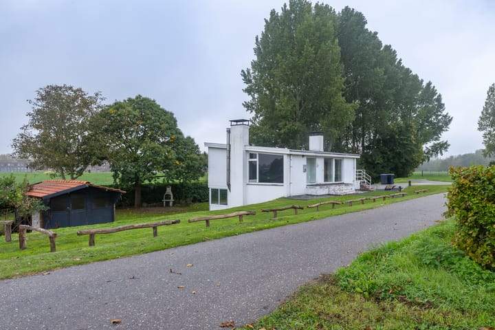 Bild 1 von 33