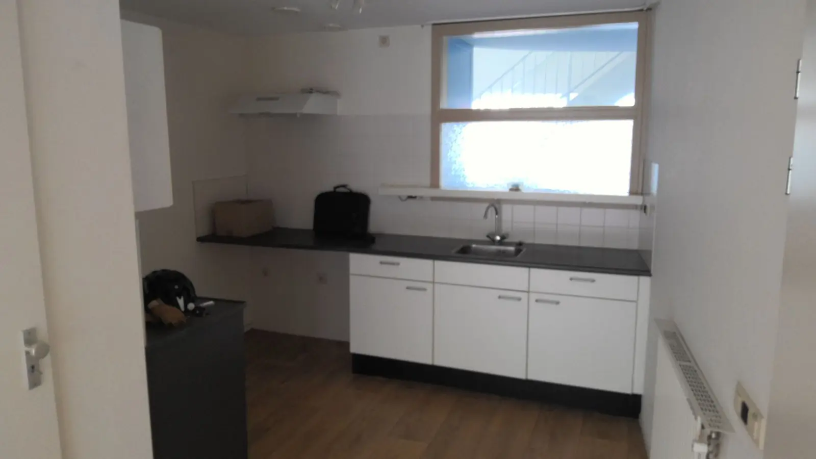 Image 4 of 6
