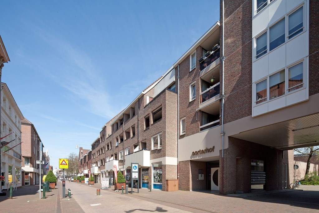Bild 1 von 12