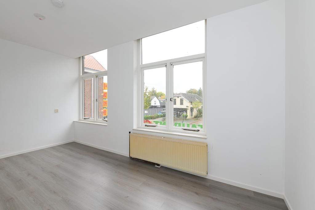 Bild 2 von 12