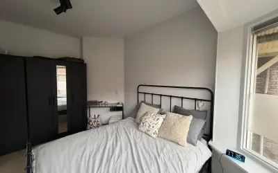 Image 2 of 6