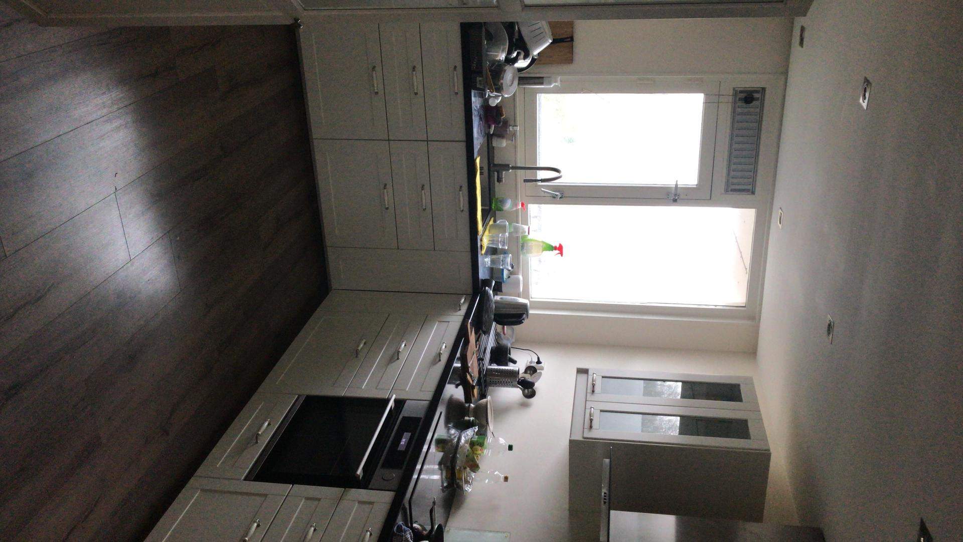 Image 2 of 8
