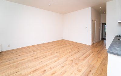 Image 2 of 6