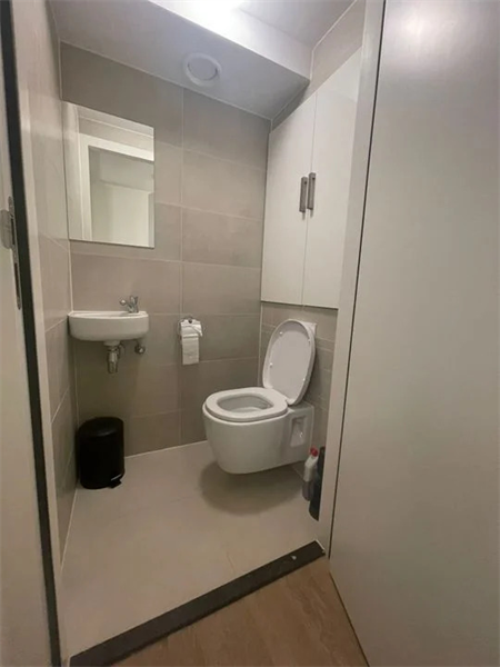 Image 4 of 6