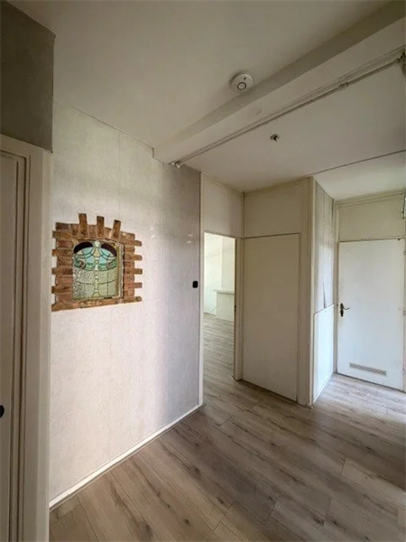 Image 3 of 8