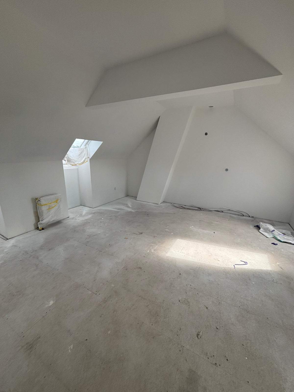 Image 4 of 16