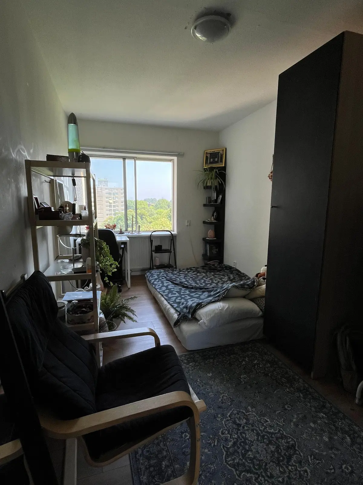 Image 1 of 6