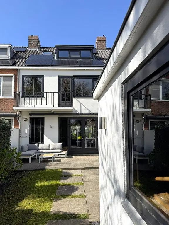 Image 10 of 27