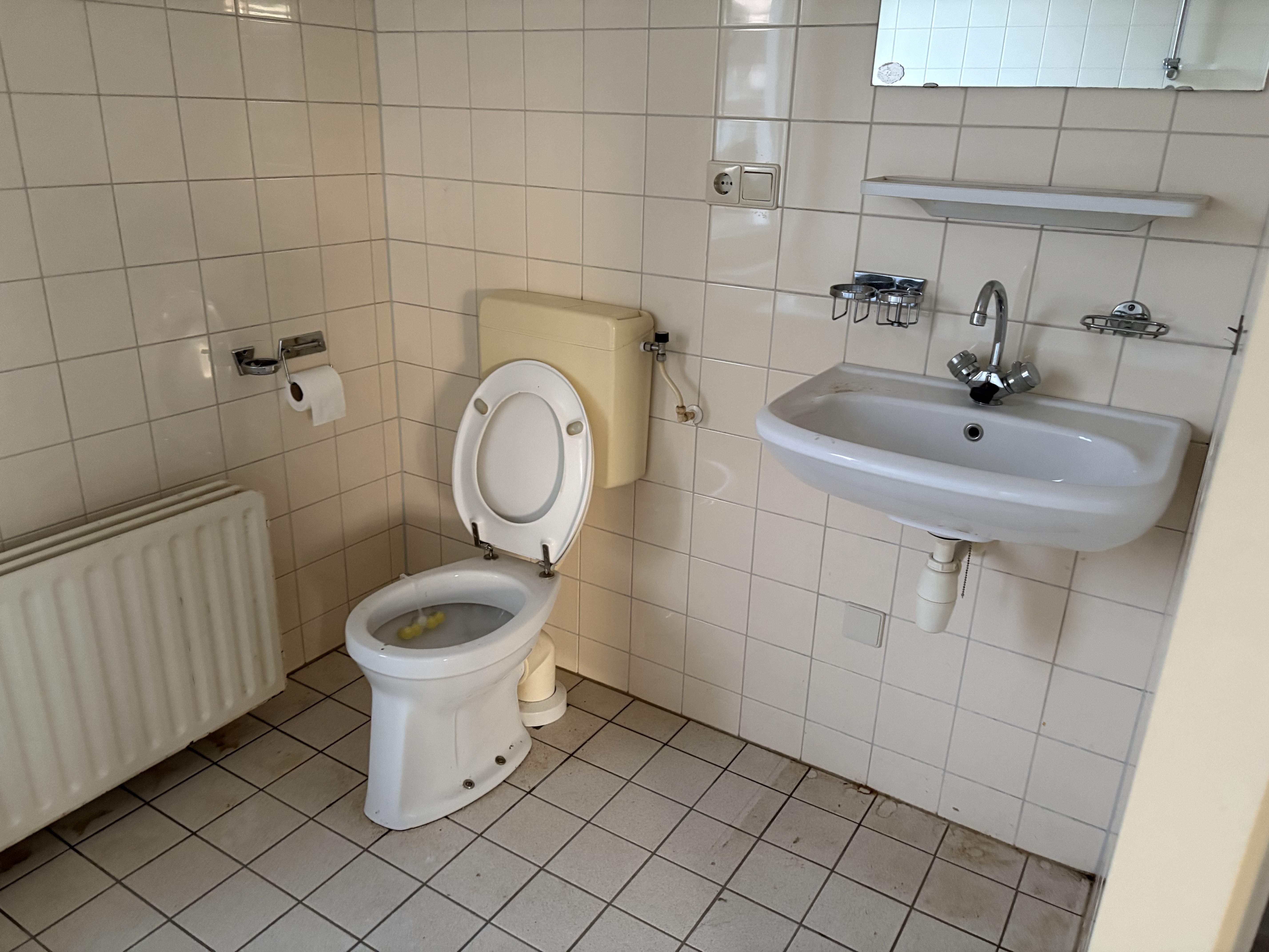 Image 4 of 9