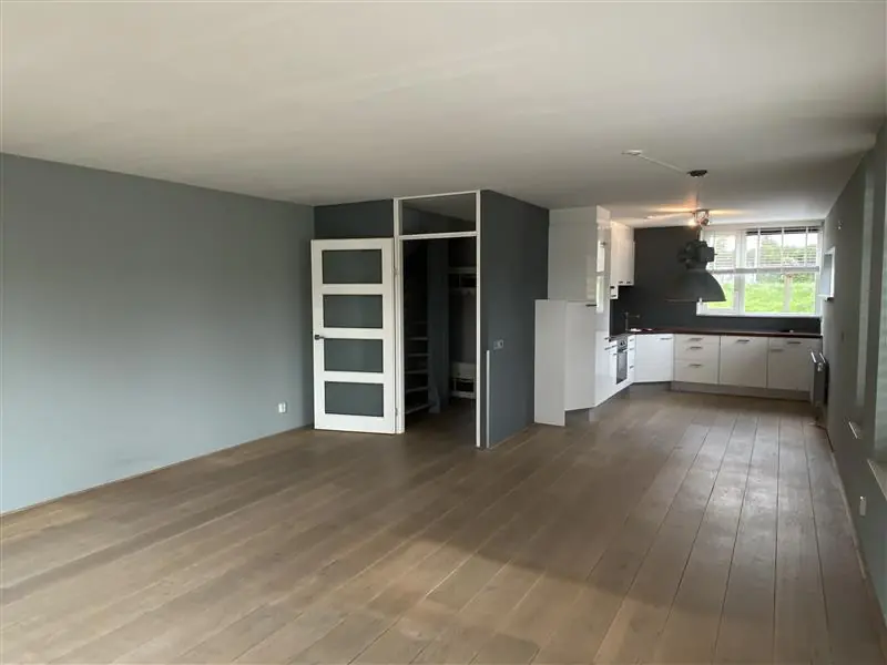 Image 10 of 28