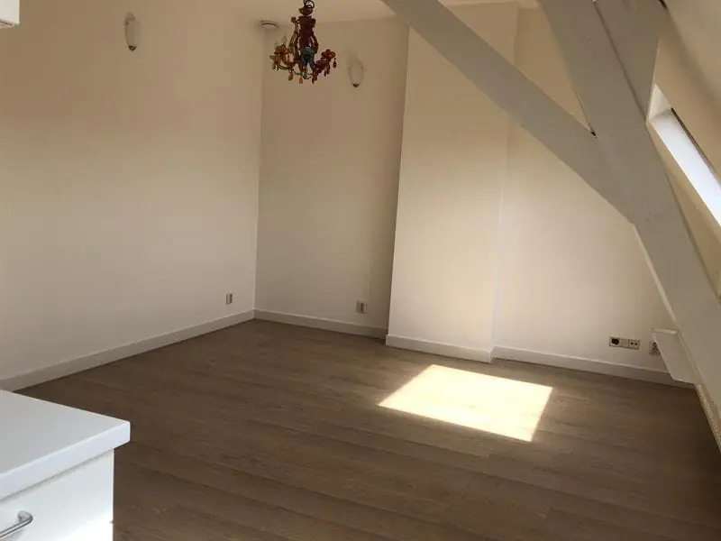 Image 2 of 6