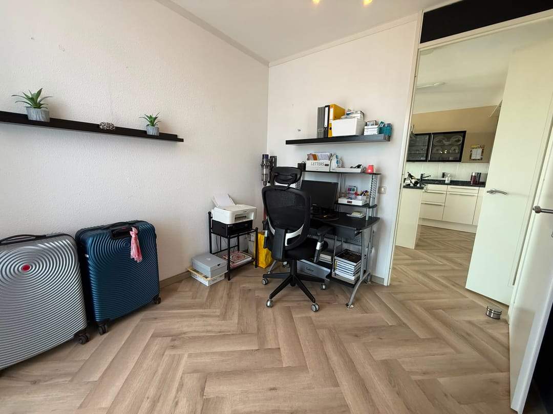 Image 22 of 27