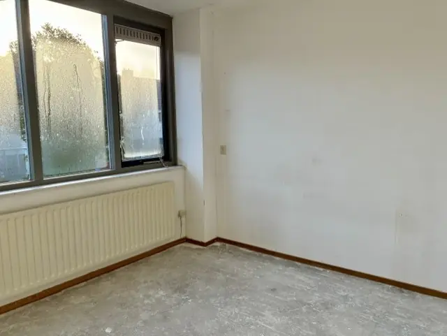 Image 17 of 27