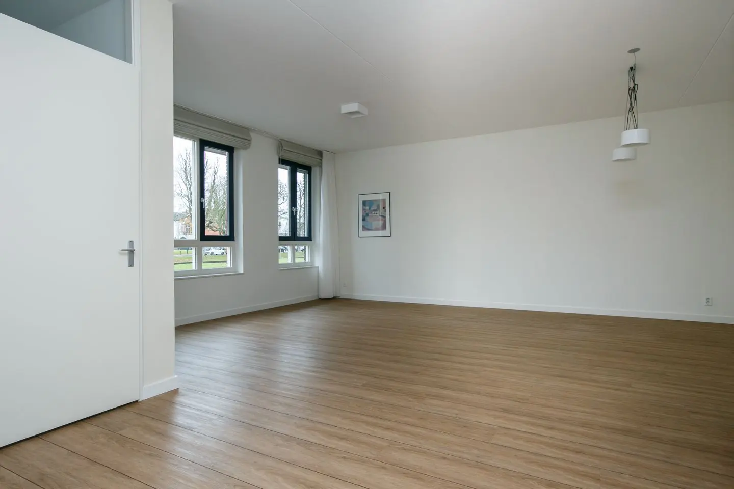 Image 5 of 28