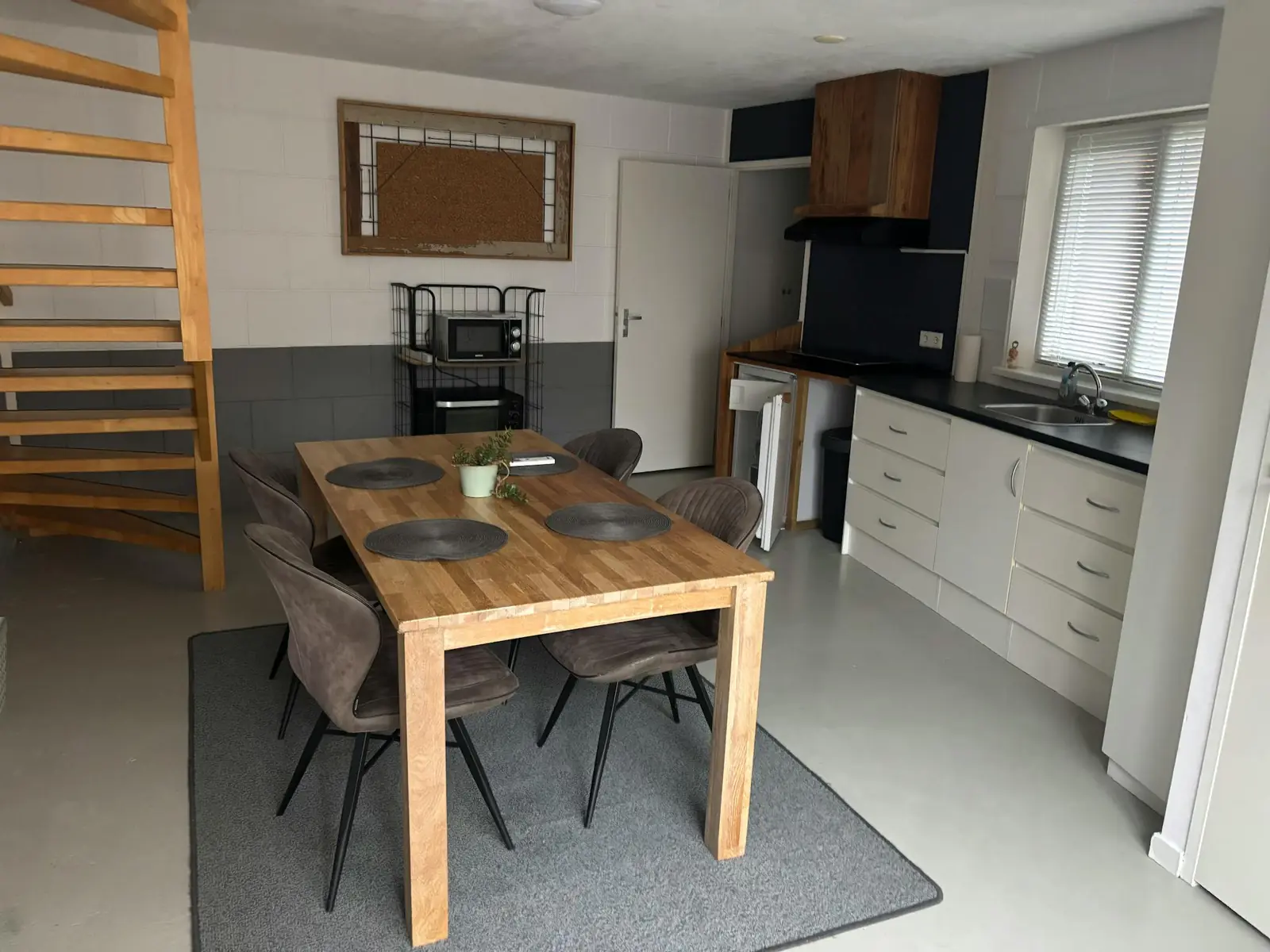 Image 2 of 22